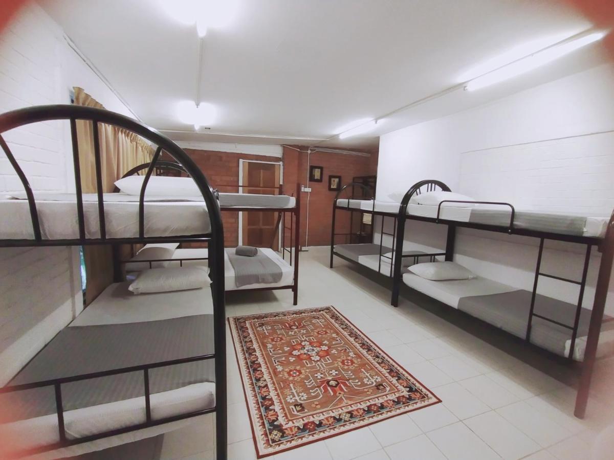 Dorm Master Pansiyon Padang Mat Sirat Dış mekan fotoğraf